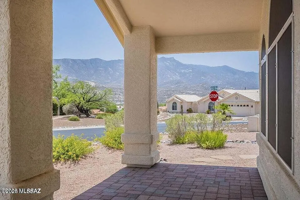 2 bed, 2.0 bath, 1994 sqft, $2,500 — Photo 2