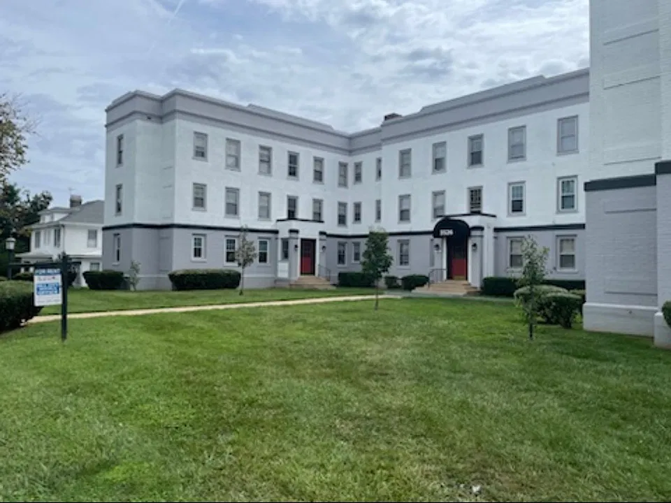 3526 Fort Ave