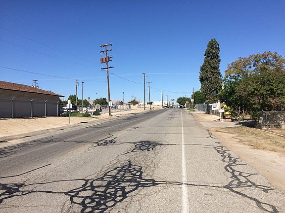 Exterior Neighborhood (street photo)