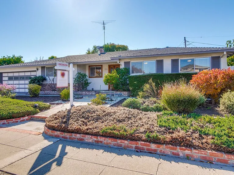 4712 Clarendon Dr — Photo 24