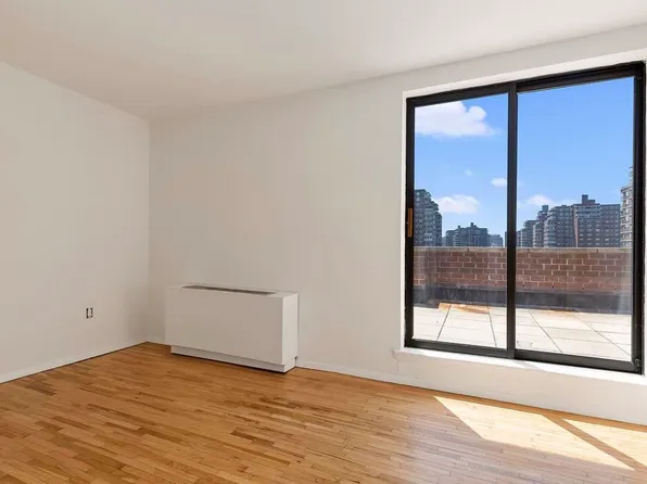 345 West 30th Street image 8 of 9