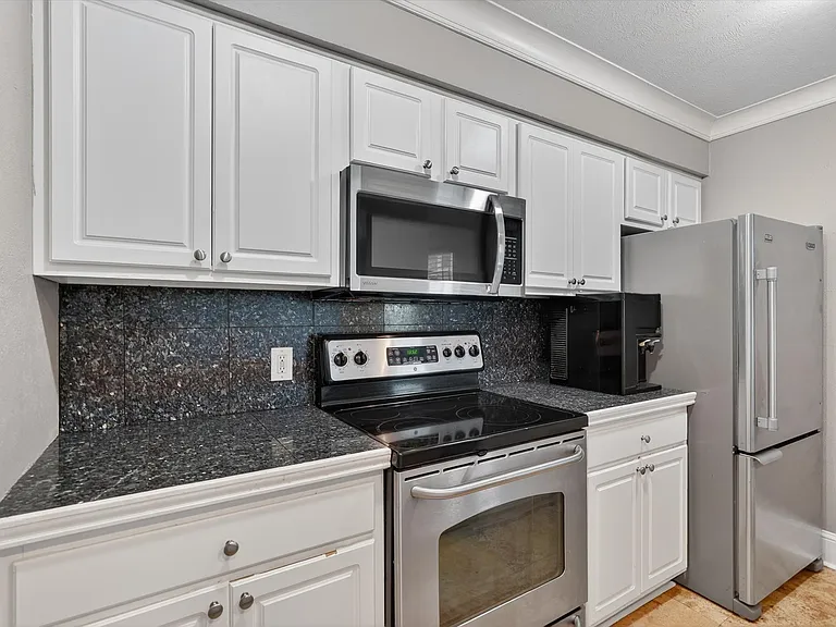 5932 Sandhurst Ln #114 — Photo 15