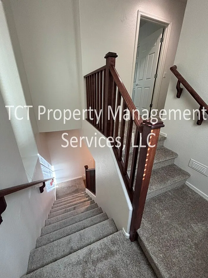 3 bed, 2.5 bath, 1262 sqft, $1,900 — Photo 3