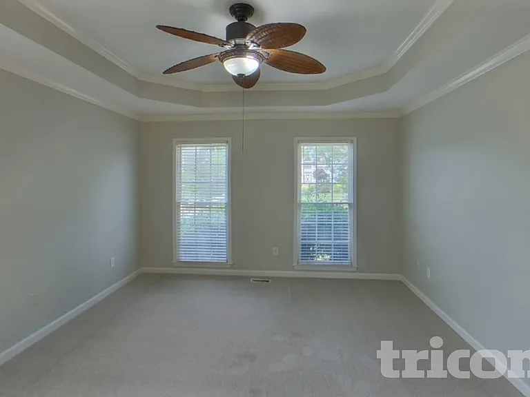 1260 Castle Pointe Ln — Photo 8