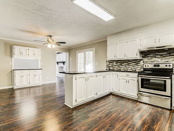 2nd image of 410 Marseille Way