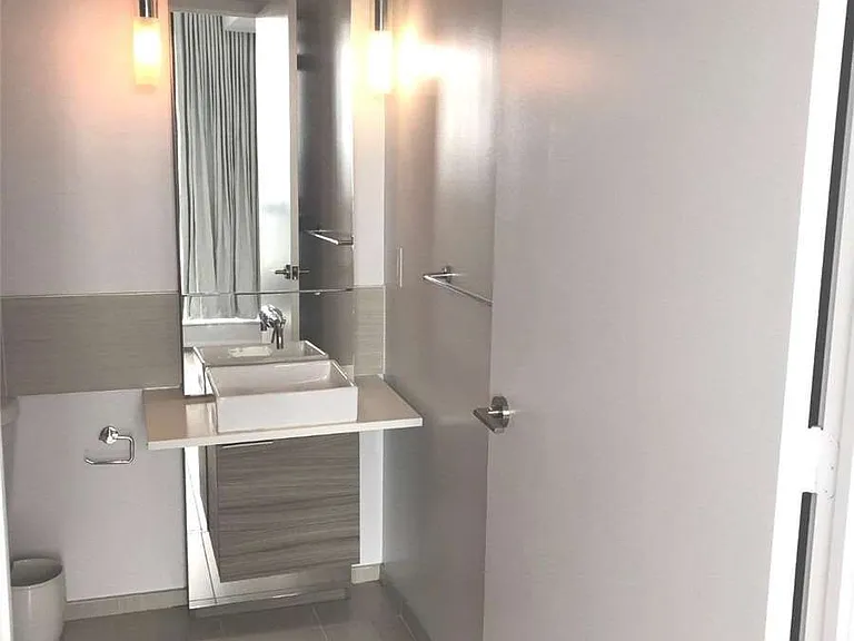 8 Charlotte St #2507 — Photo 15