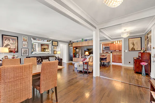 Sold by REMAX Elite | media 6