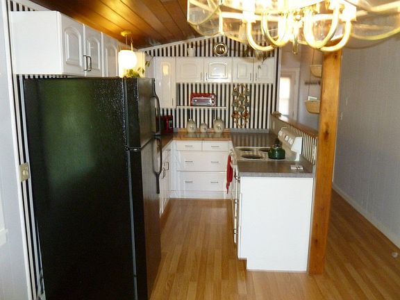 3rd image of 659 Mount Olympus Ave SE