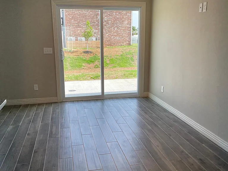 1118 Sheldon Dr #B — Photo 11