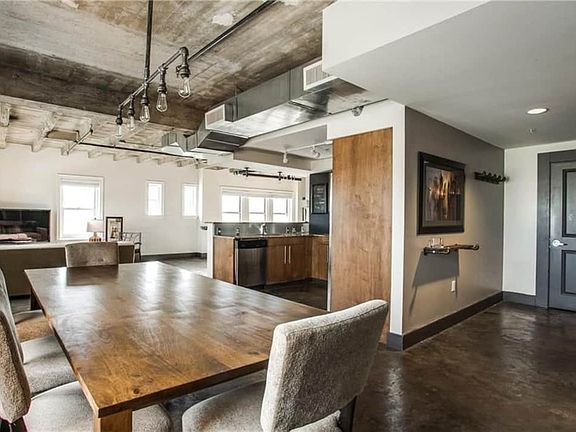 3rd image of 329 E Colorado Blvd #313