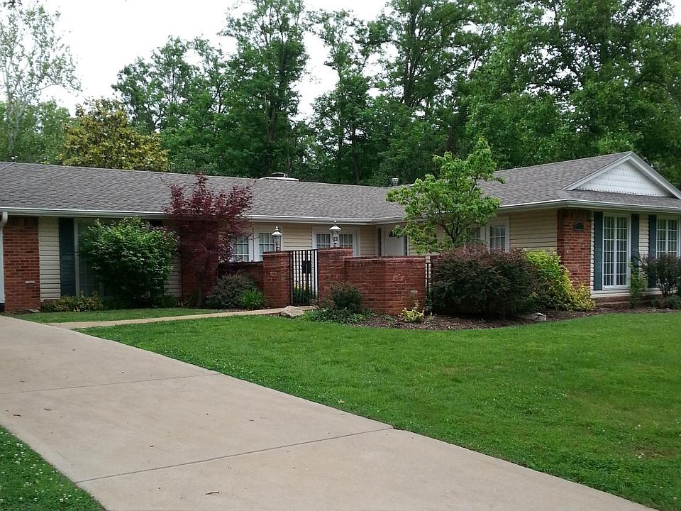 1 Stonebriar Court, Ballwin, MO 63011