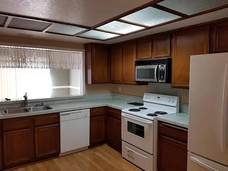 5031 Castlewood Cmn — Photo 4