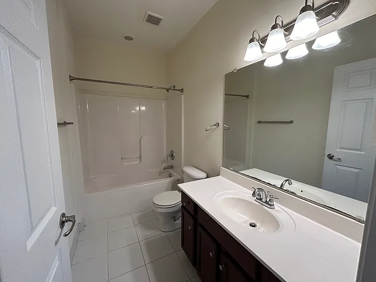 Kendall Square Apartments — Photo 65