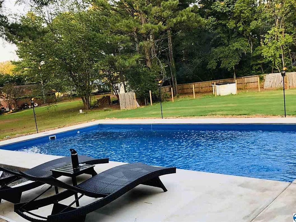 2nd image of 321 Bluff Dr NE