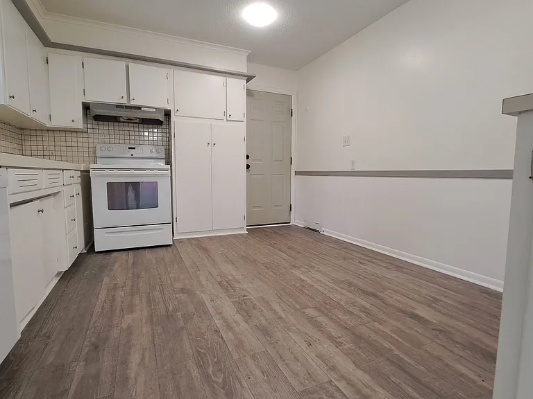 630 N Fairview Ave — Photo 9