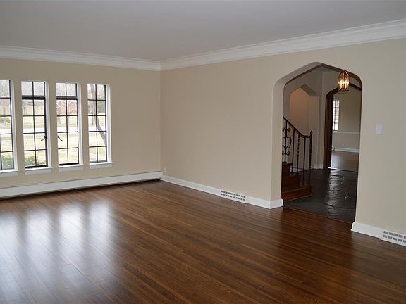 5th image of 1604 E Jefferson Blvd