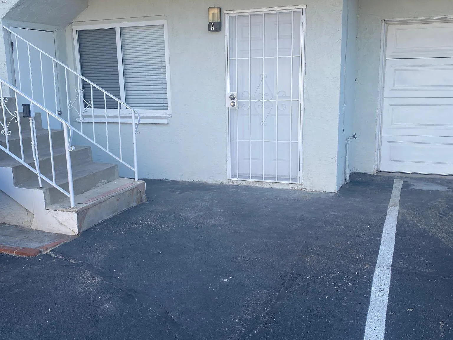 2 bed, 640 sqft, $2,300 — Photo 2