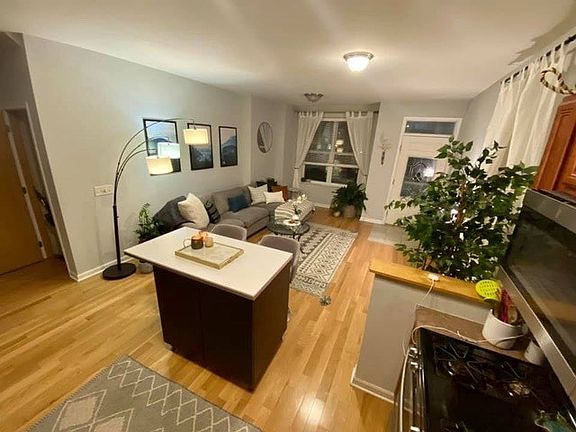 3rd image of 2339 W Adams St #1