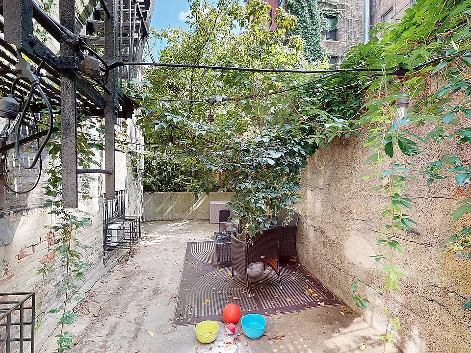 158 W 84th St #1A