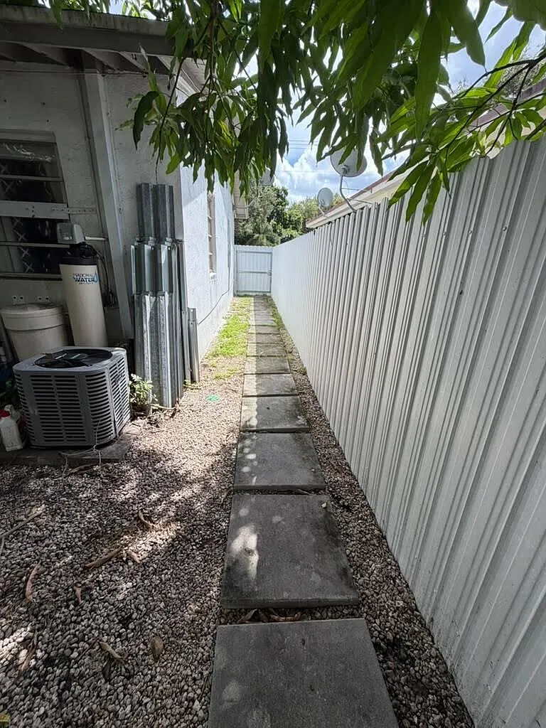 1 bed, 1.5 bath, 1776 sqft, $950 — Photo 4