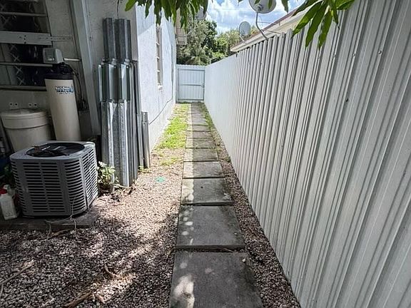 4th image of 527 NW 91st St #2