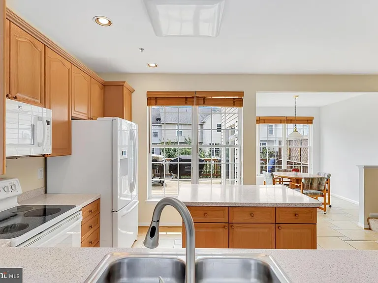 1942 Crossing Stone Ct — Photo 8