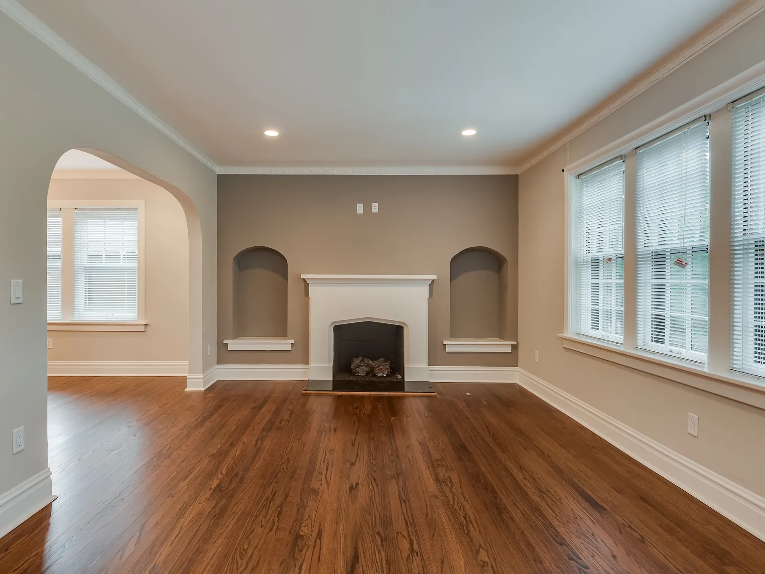 2 bed, 2.5 bath, 1400 sqft, $3,000 — Photo 3