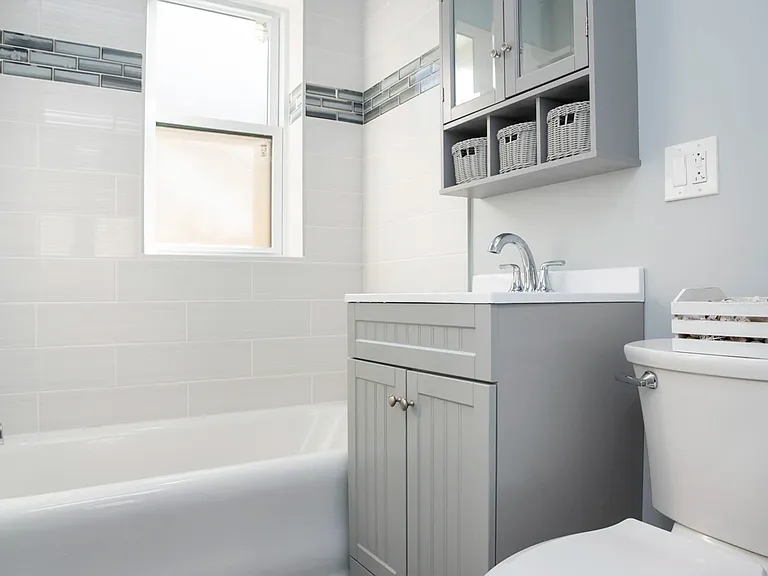 3819 N Greenview Ave #2W — Photo 3