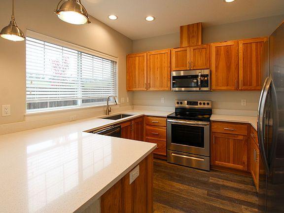 4th image of 1156-1158 Mariel Pl S #1156
