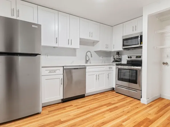 221 Oak St APT 11-15, Brockton, MA 02301