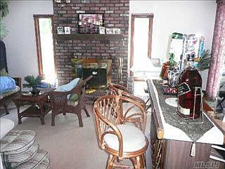 4th image of 10 Lollypine Ln
