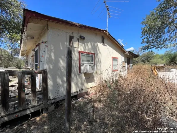 801 COUNTY ROAD 6851, Lytle, TX 78052