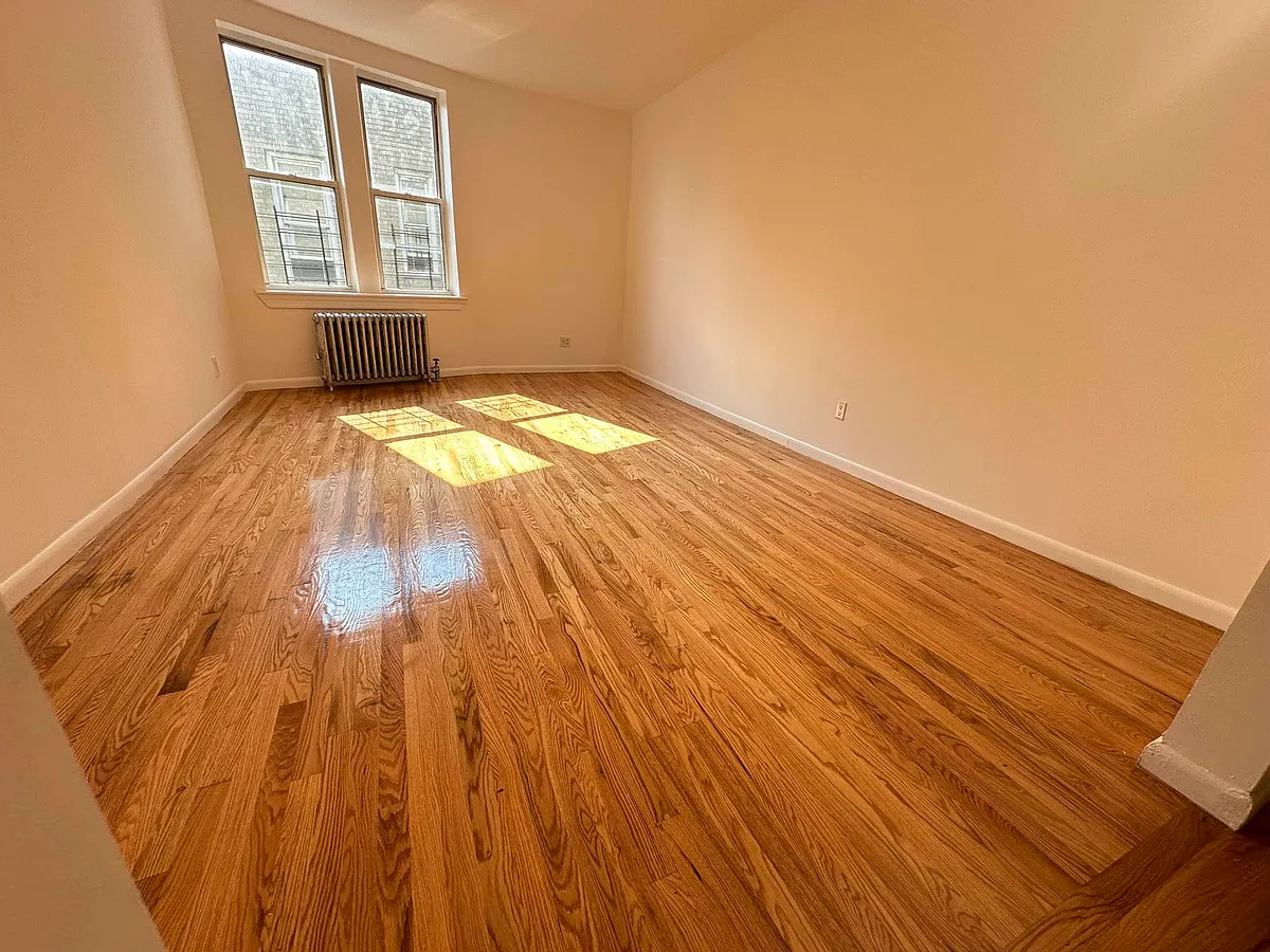 Building Photo - 932 Bronx Park S #BA