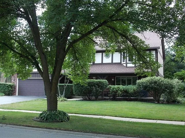 1019 Williamsburg Dr photo 1