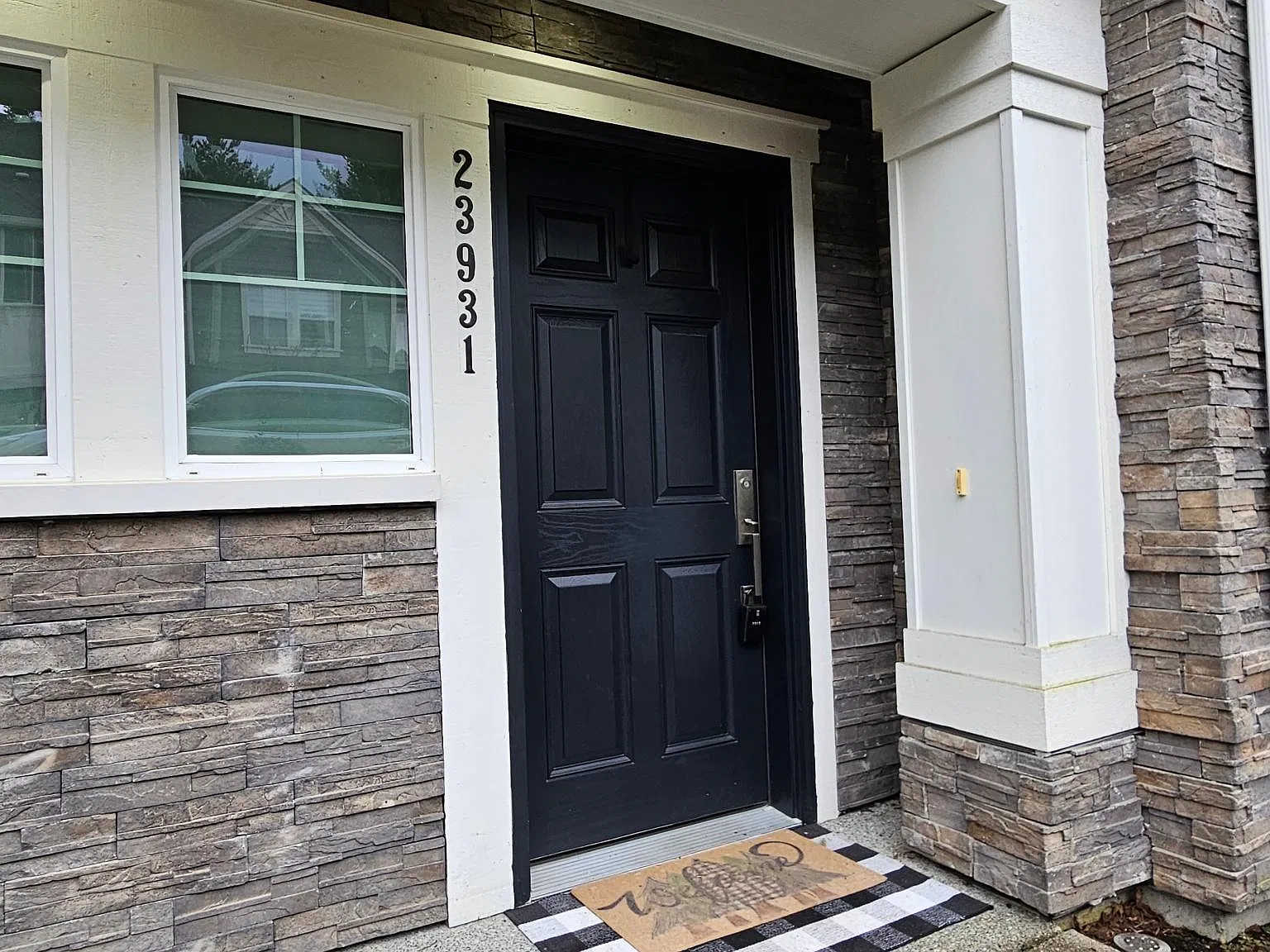 4 bed, 3.5 bath, 1915 sqft, $3,960 — Photo 2