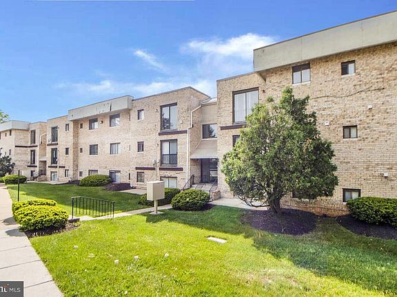 3rd image of 3924 Rolling Rd #B-11