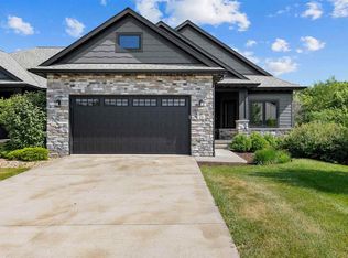 19 Pond Ridge Cir, Coralville, IA 52241