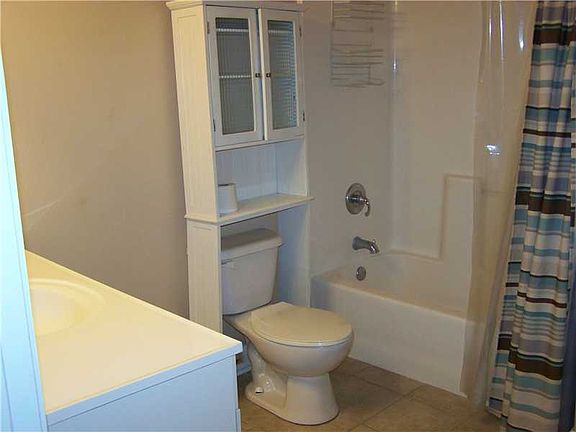 5th image of 106 Shirley St