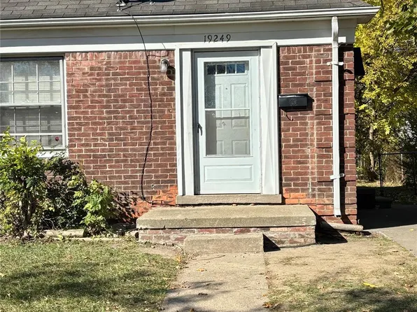 19249 Kelly Rd, Harper Woods, MI 48225