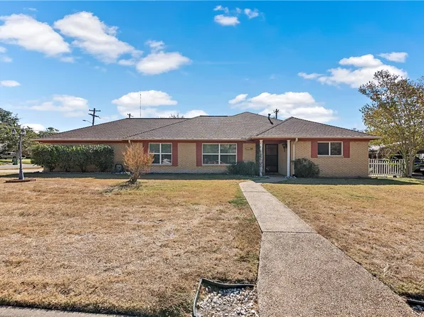 2210 Sharon Dr, Bryan, TX 77802