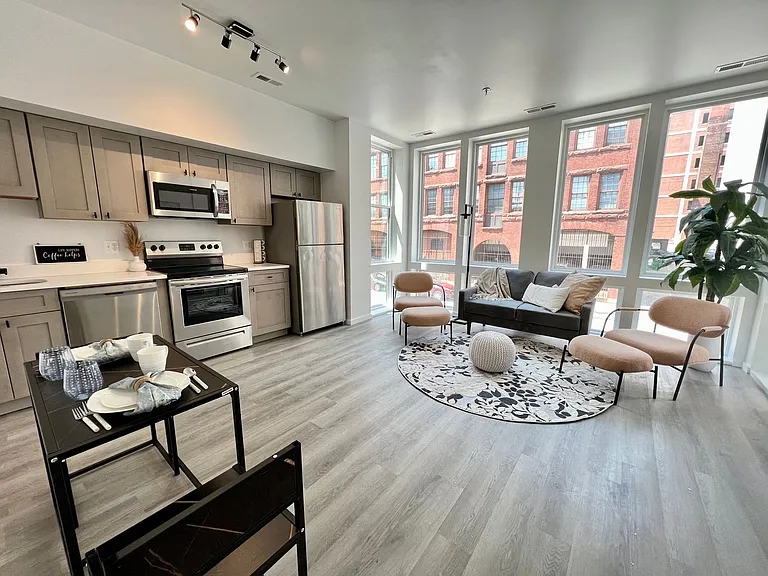 725 W Pratt St. — Photo 106