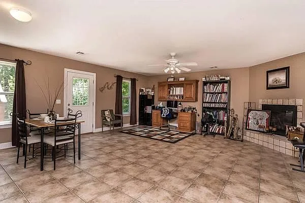 261 Aaron Ln — Photo 5