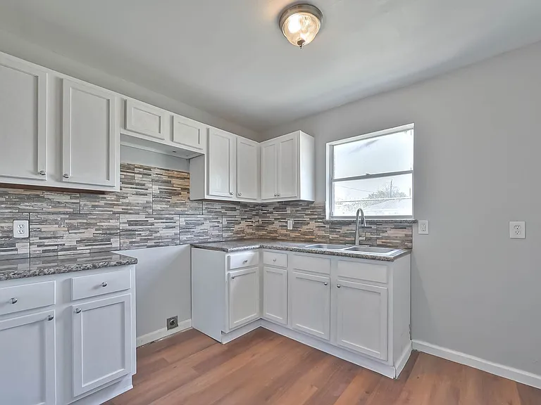 3918 Tavenor Ln — Photo 7
