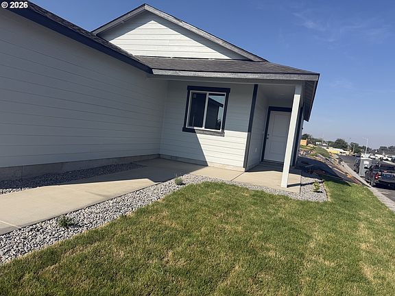 2nd image of 915 SE New Dream Ave