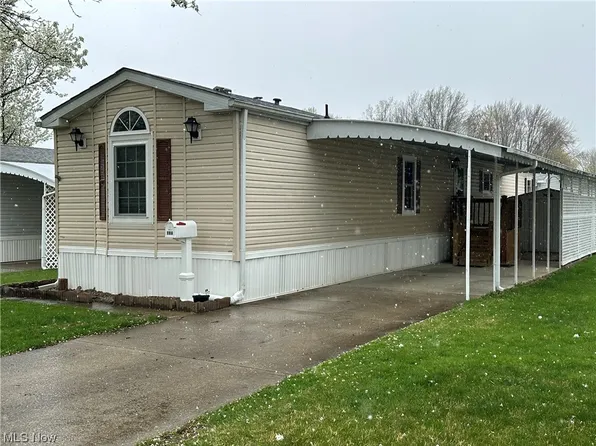 412 Colony Ct, Geneva, OH 44041