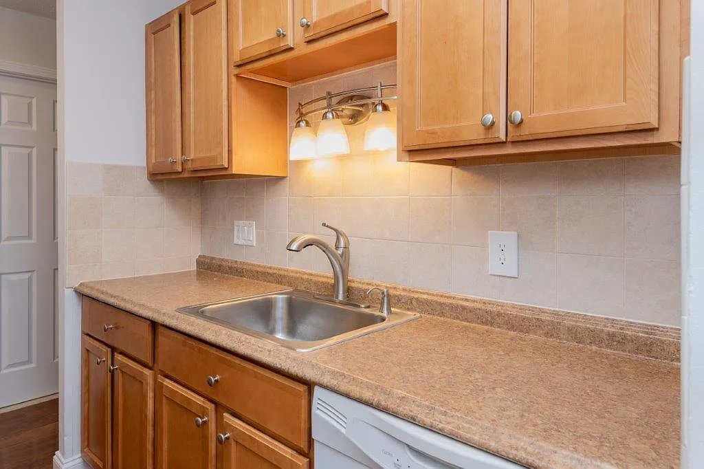 2 bed, 1.0 bath, 890 sqft, $3,300 — Photo 1