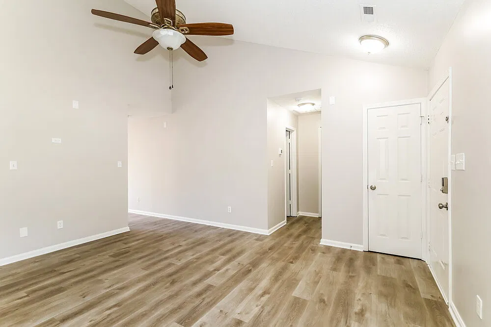 3 bed, 2.0 bath, 1257 sqft, $2,700 — Photo 3