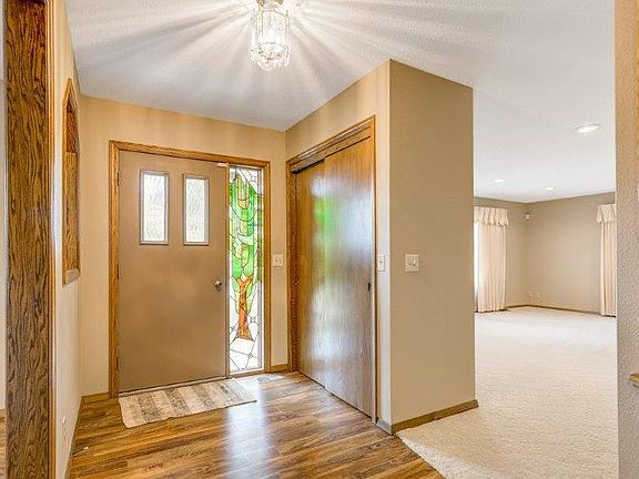 2nd image of 1631 Knollwood Dr