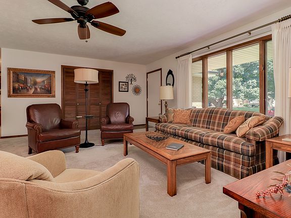 2nd image of 2905 Kingsbury Ct