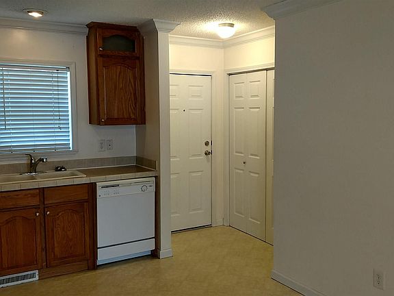 4th image of 1816 Horseshoe Dr APT A